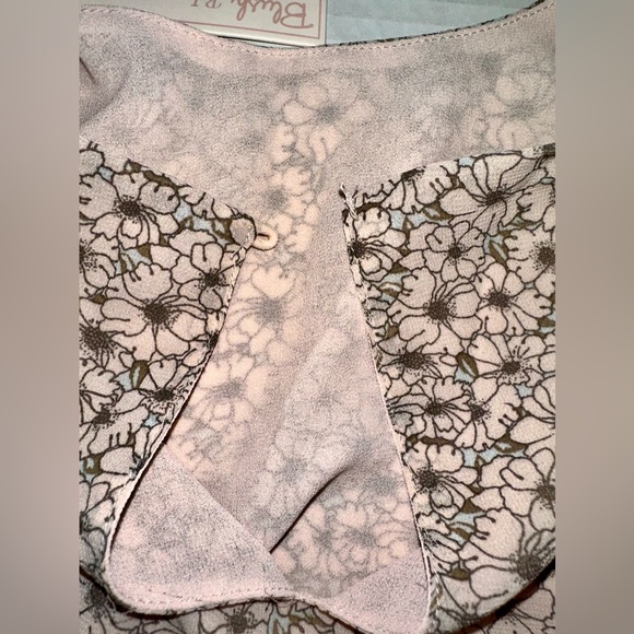 Blush BJ Floral Cropped puffed short sleeve elastic waist NWT Med - Picture 3 of 8